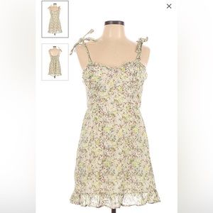 Floral sleeveless dress cocktail length semi tight fit
